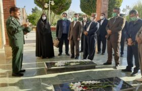 ادای احترام مدیرکل امور شوراها و شهرداری های وزارت کشور در گلزار شهدای گمنام سنندج